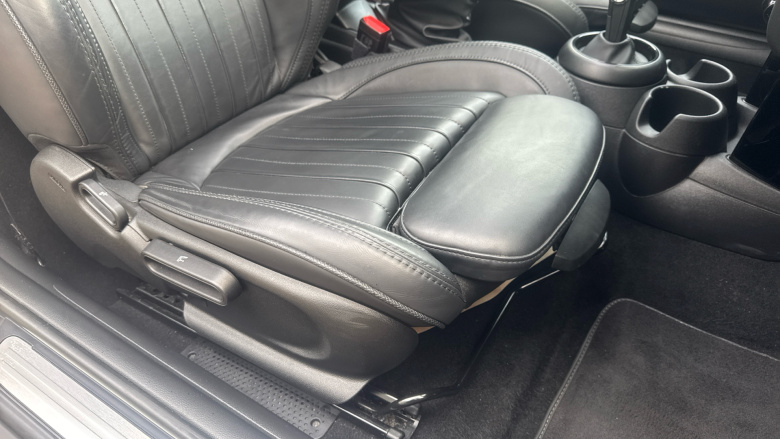 MINI Hatchback 1.5 Cooper Exclusive 3dr Auto Petrol Hatchback